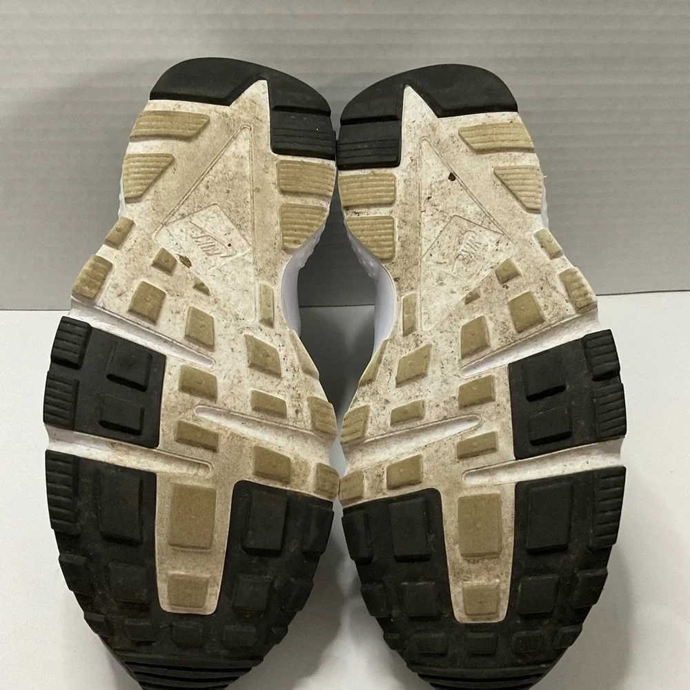 Nike Huaraches Black and Gold girls